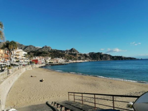 NAXOS - TAORMINA Incantevole a 2 minuti dal mare